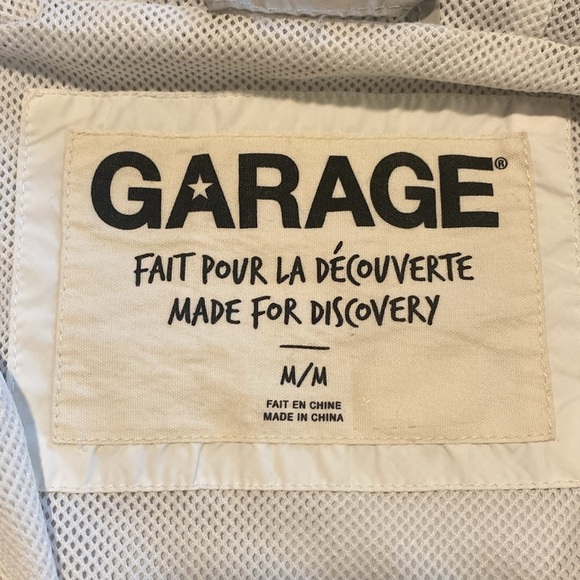 Lightweight Zip Up Windbreaker Jacket Size Medium in Like New Condition - Picture 3 of 8